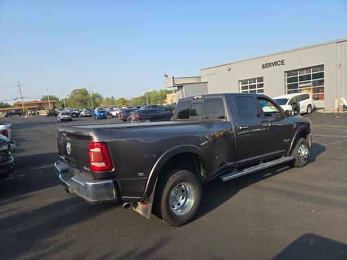 2019 RAM 3500 Laramie Crew Cab 4x4 8' Box