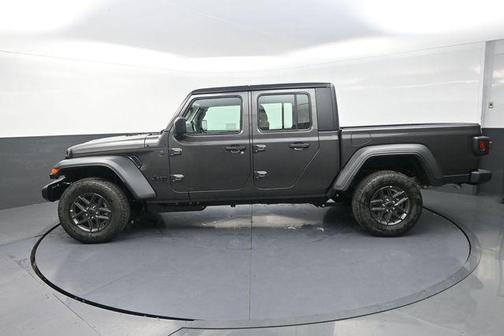 Granite Crystal Metallic Clearcoat 2026 Jeep Gladiator Sport