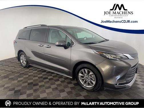2021 Toyota Sienna XLE 8 Passenger