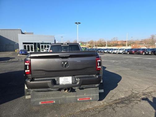 2024 RAM 3500 Laramie Crew Cab 4x4 8' Box