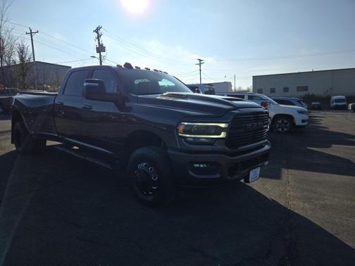2024 RAM 3500 Laramie Crew Cab 4x4 8' Box