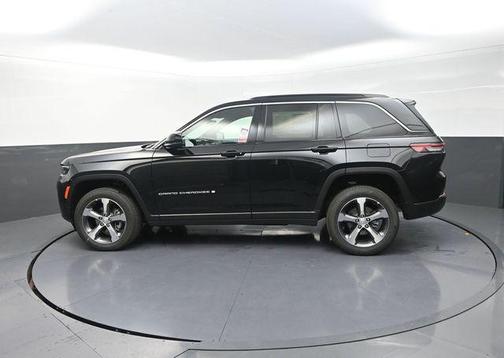 Diamond Black Crystal Pearlcoat 2026 Jeep Grand Cherokee Limited