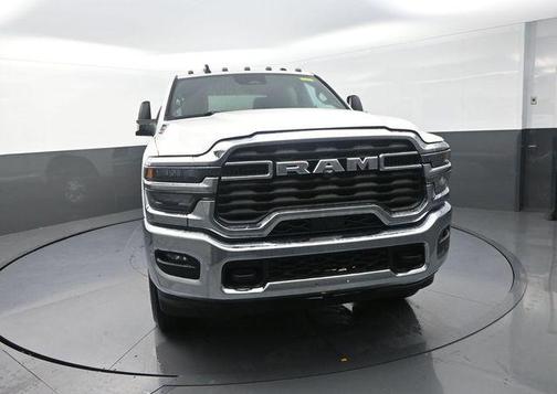 Bright White Clearcoat 2026 RAM 2500 Tradesman Crew Cab 4x4 6'4' Box