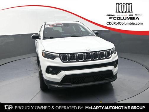 Bright White Clearcoat 2024 Jeep Compass Latitude