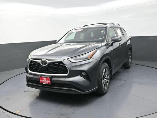 Magnetic Gray Metallic 2021 Toyota Highlander XLE