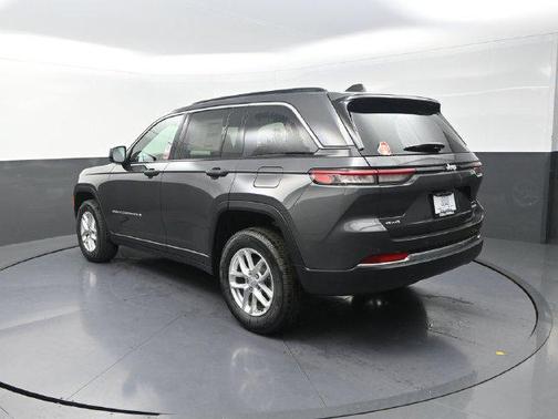 Baltic Gray Metallic Clearcoat 2026 Jeep Grand Cherokee Altitude
