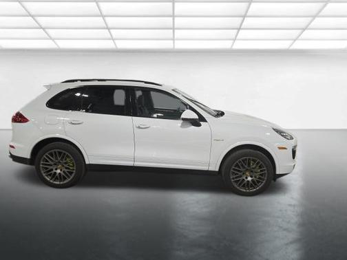 2017 Porsche Cayenne Cayenne S E-Hybrid Platinum Edition