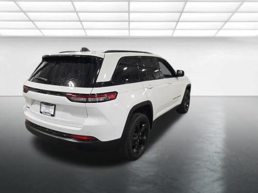 Bright White Clearcoat 2024 Jeep Grand Cherokee Altitude