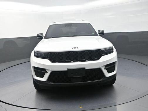 Bright White Clearcoat 2024 Jeep Grand Cherokee Altitude