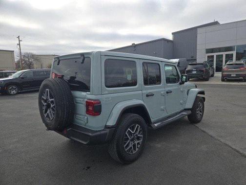 2024 Jeep Wrangler 4-Door Sahara 4x4