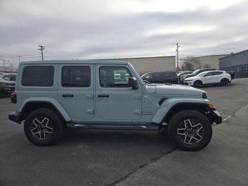 2024 Jeep Wrangler 4-Door Sahara 4x4
