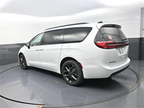 2026 Chrysler Pacifica L