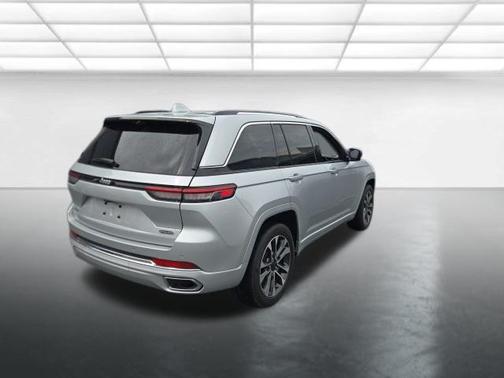 Silver Zynith 2022 Jeep Grand Cherokee Overland