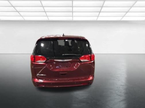 Velvet Red Pearlcoat 2018 Chrysler Pacifica L