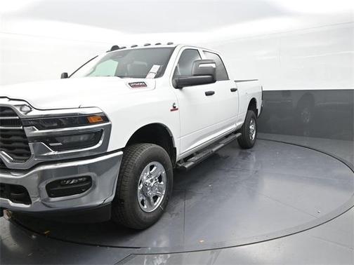 2025 RAM 2500 Tradesman Crew Cab 4x4 6'4' Box