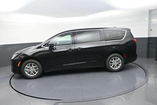 Diamond Black Crystal Pearlcoat 2027 Chrysler Pacifica L