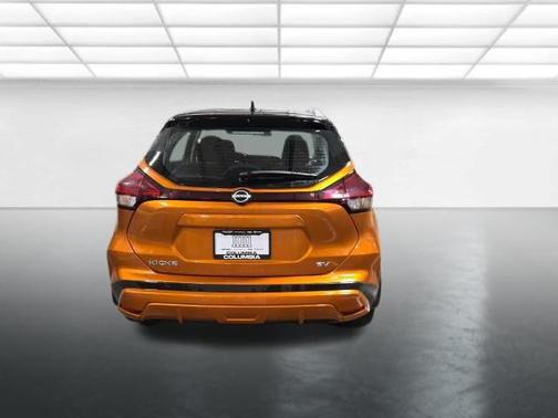 Monarch Orange Metallic/Super Black 2022 Nissan Kicks SV