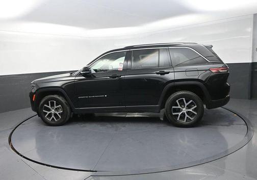 Diamond Black Crystal Pearlcoat 2023 Jeep Grand Cherokee Limited
