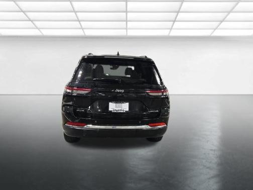 Diamond Black Crystal Pearlcoat 2023 Jeep Grand Cherokee Limited