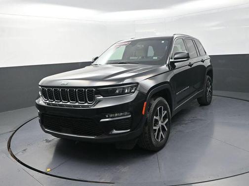 Diamond Black Crystal Pearlcoat 2023 Jeep Grand Cherokee Limited