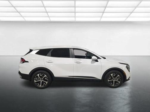 Glacial White Pearl 2025 Kia Sportage EX