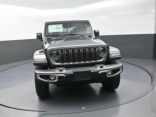 Granite Crystal Metallic Clearcoat 2026 Jeep Gladiator Sahara 4x4