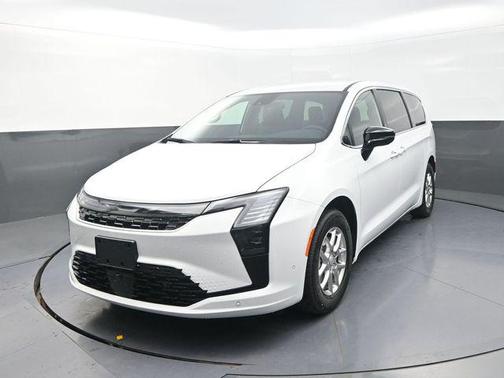 Bright White Clearcoat 2027 Chrysler Pacifica L