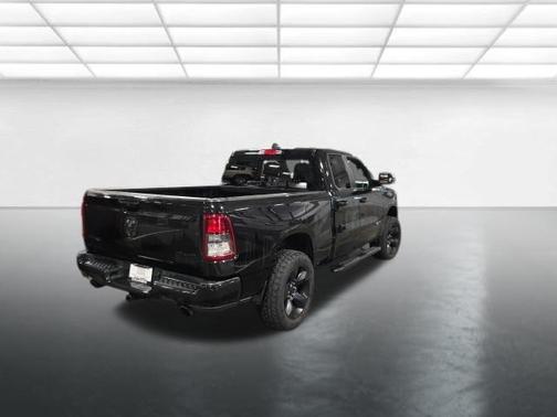 Diamond Black Crystal Pearlcoat 2019 RAM 1500 Big Horn
