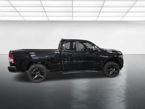Diamond Black Crystal Pearlcoat 2019 RAM 1500 Big Horn