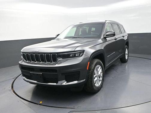 Baltic Gray Metallic Clearcoat 2026 Jeep Grand Cherokee L Laredo