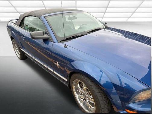 2008 Ford Mustang Deluxe