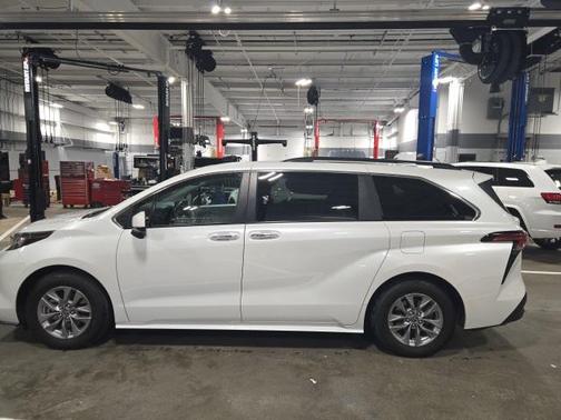 2022 Toyota Sienna XLE