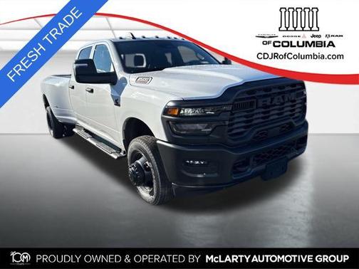 Bright White Clearcoat 2026 RAM 3500 Tradesman Crew Cab 4x4 8' Box