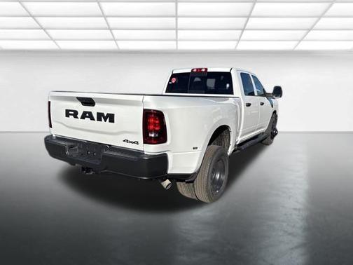2026 RAM 3500 Tradesman Crew Cab 4x4 8' Box