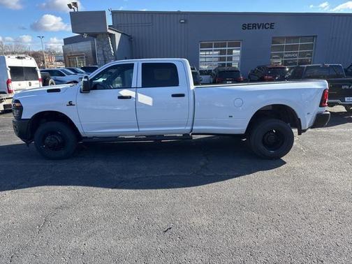 2026 RAM 3500 Tradesman Crew Cab 4x4 8' Box