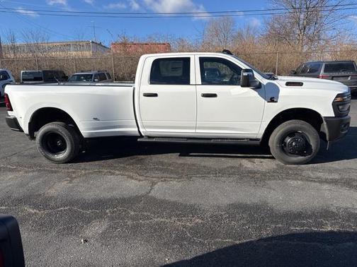 2026 RAM 3500 Tradesman Crew Cab 4x4 8' Box