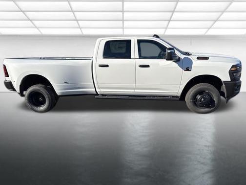 2026 RAM 3500 Tradesman Crew Cab 4x4 8' Box