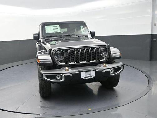 Granite Crystal Metallic Clearcoat 2026 Jeep Gladiator 85th Anniversary Edition