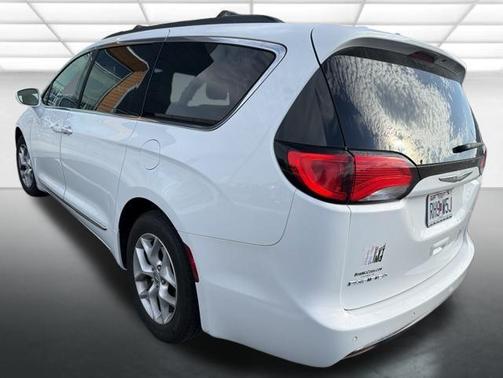 Bright White Clearcoat 2017 Chrysler Pacifica Touring-L
