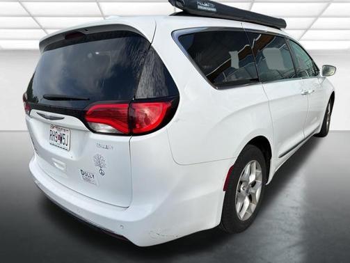 Bright White Clearcoat 2017 Chrysler Pacifica Touring-L