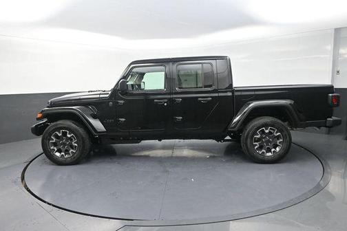 Black Clearcoat 2026 Jeep Gladiator Sahara 4x4