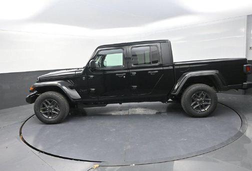 Black Clearcoat 2026 Jeep Gladiator Sport S