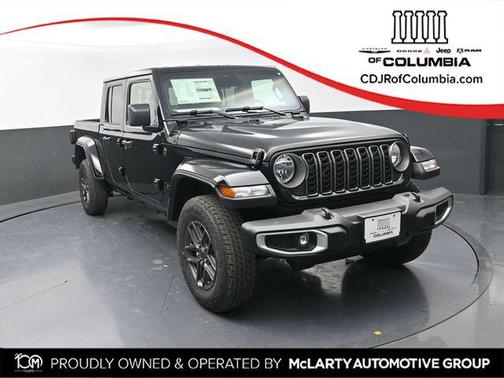 Black Clearcoat 2026 Jeep Gladiator Sport S