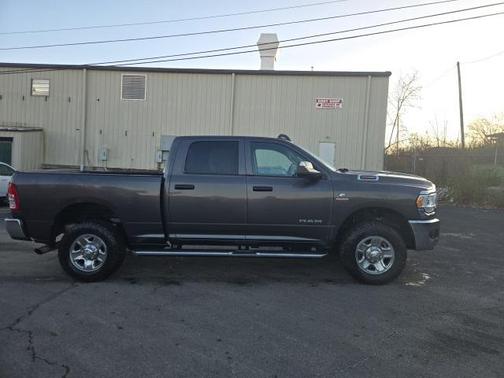 2020 RAM 2500 Tradesman Crew Cab 4X4 6'4' Box