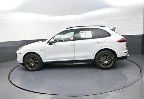 Carrara White Metallic 2017 Porsche Cayenne Cayenne S E-Hybrid Platinum Edition