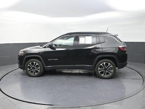 Diamond Black Crystal Pearlcoat 2022 Jeep Compass Limited