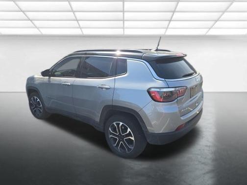 Baltic Gray Metallic Clearcoat 2024 Jeep Compass Limited