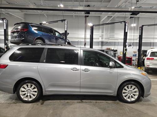 2017 Toyota Sienna Limited Premium