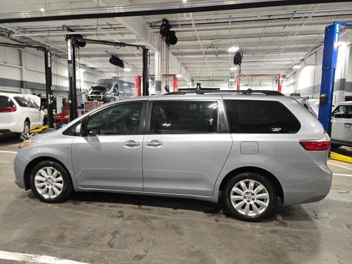 2017 Toyota Sienna Limited Premium