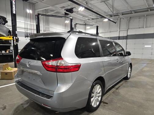 2017 Toyota Sienna Limited Premium